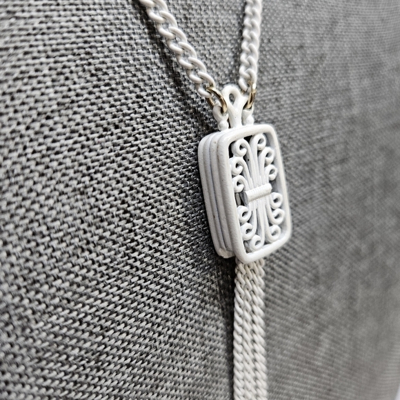 VINTAGE Monet White Enamel Filigree Tassel Chain Necklace - Picture 3 of 5